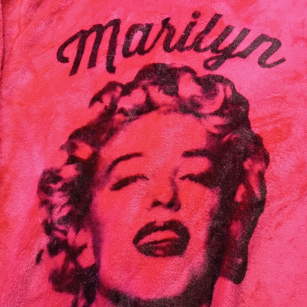 MARILYN MONROE Soft Fluffy Pink Sweatshirt Womens Small Collectible Throwback‎ - Picture 12 of 12